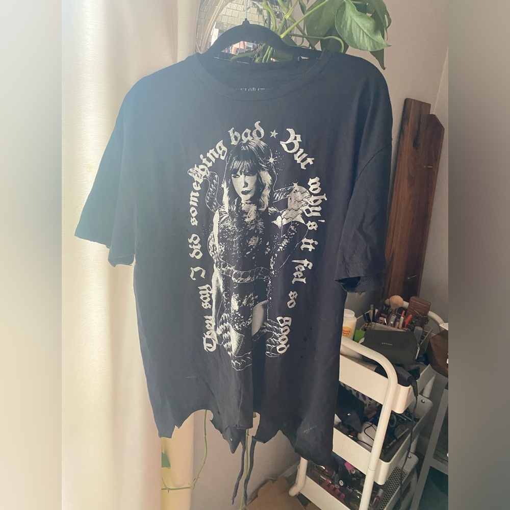 Taylor Swift reputation deconstructed tee